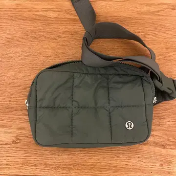 룰루레몬 바디백 올리브 그린