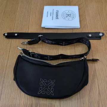 russet 블랙 숄더백