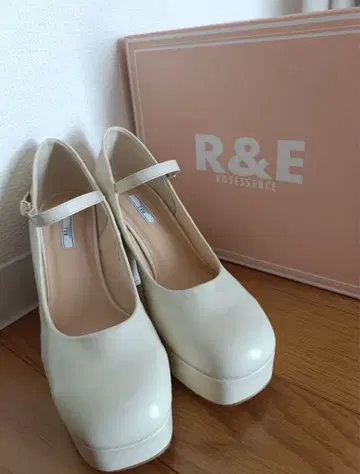 24.5cm R&E 화이트 하이힐 스트랩 포함