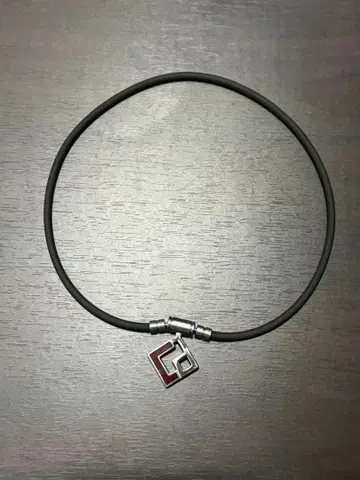 블랙 러버 목걸이 메탈 참 포함