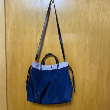 네이비 블루 나일론 숄더백
