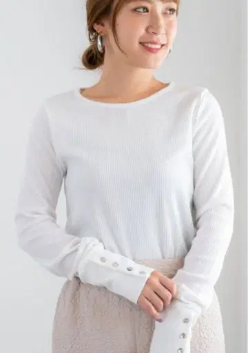 PICHI 소매 버튼 리브 롱T 화이트