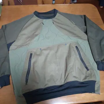 올리브 그린 퀼팅 트레이닝복