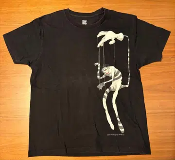 레어! 팀 버튼 아트 프린트 T셔츠 블랙