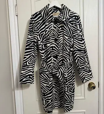 레어 MICHAEL KORS 제브라 패턴 코트 S 새상품급