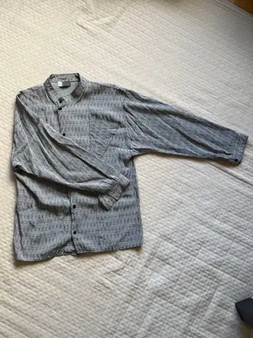 도트 무늬 그레이 긴팔 셔츠