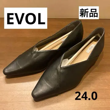 EVOL 이볼 V컷 포인트 스택힐 펌프스 블랙 24