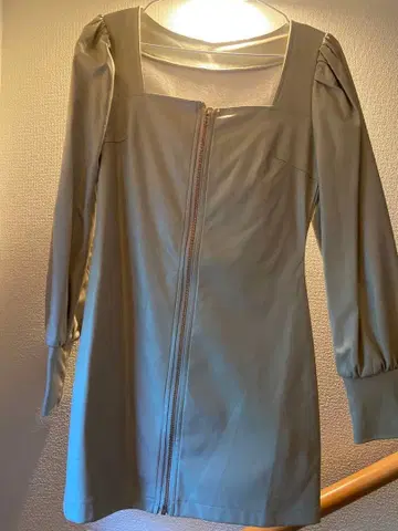 라이트 그린 퍼프 슬리브 원피스 셰리미