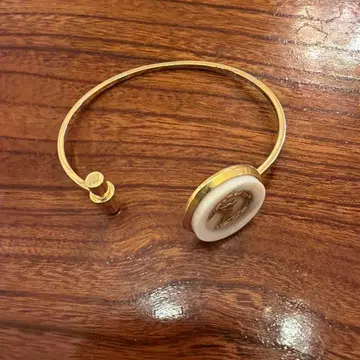 마주 말 머리와 말굽 디자인 팔찌