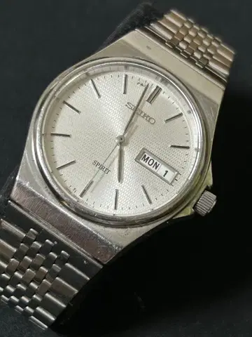 SEIKO SPIRIT 손목시계 실버 작동 중