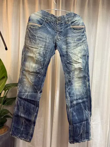 BLUE WAY 일본제 데미지 가공 스트레이트 데님