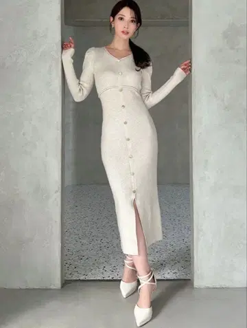 골드 버튼 타이트 니트 원피스