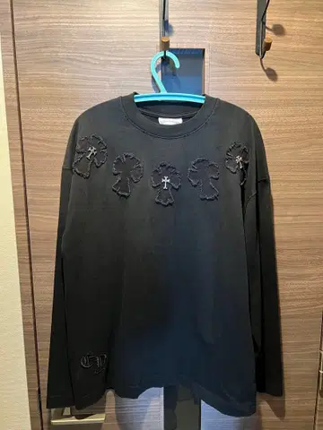 체인 하트 크로스 자수 긴팔 티셔츠