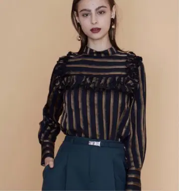 플리츠 스트라이프 상의 UNITED TOKYO