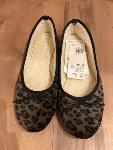 새상품 택 포함 글로벌 워크 퍼 플랫슈즈 표범 무늬 M 사이즈