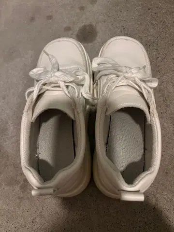 통굽 화이트 스니커즈