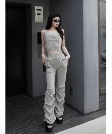 Darich 레이스업 개더 상의 x 턱 플레어 스웨트 팬츠