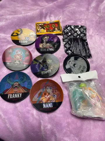 캐릭터 코스터 9장 세트와 피규어