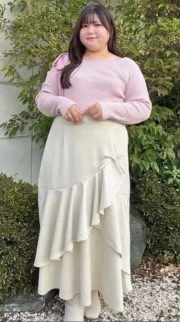 Avail 레이본 CHIP CRIP 리본 언밸런스 스커트 화이트