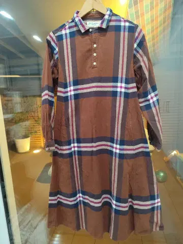 브라운 체크 무늬 드레스 셔츠 긴팔