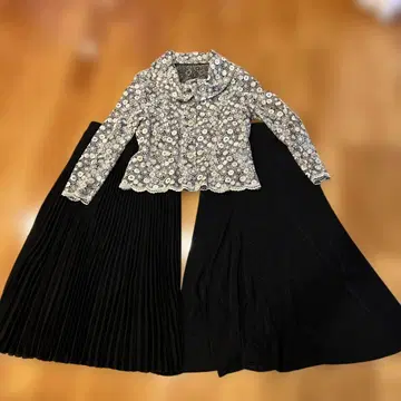 꽃무늬 레이스 자켓과 블랙 스커트 2장 세트