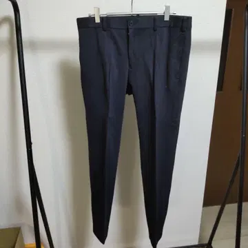 네이비 슬랙스 백 포켓 부착