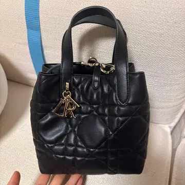 블랙 가죽 숄더백 퀼팅