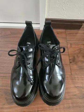 ZARA 블랙 통굽 레이스업 슈즈 38