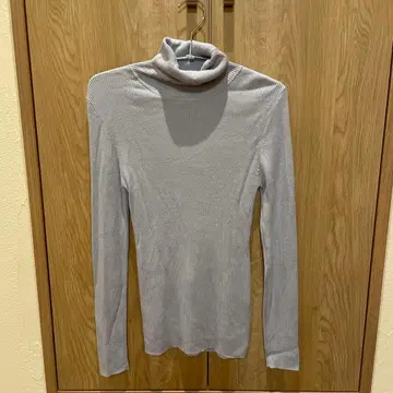 새상품급 실크 리브 터틀넥 니트 블루