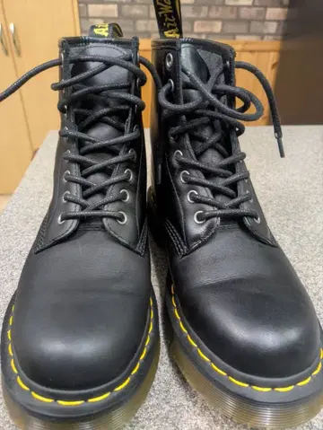 DR.MARTENS UK6