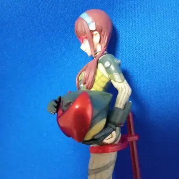 에바 마리 빨간색 바이저 피규어