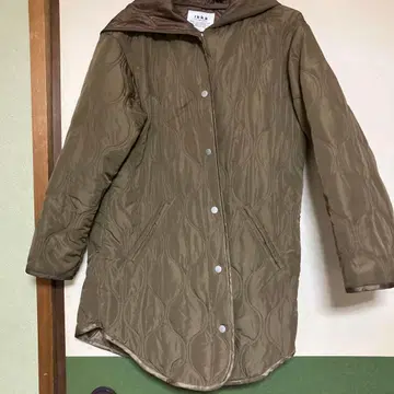 브라운 퀼팅 자켓 후드 부착