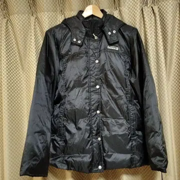 먼싱웨어 여성용 충전솜 블랙 후드 부착 다운 자켓 [새상품급]