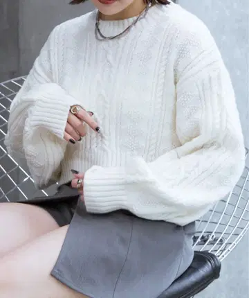 PAGEBOY 스팽글 케이블 숏 니트 화이트