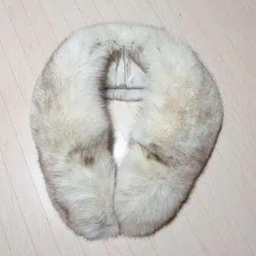 화이트 퍼 롱 숄