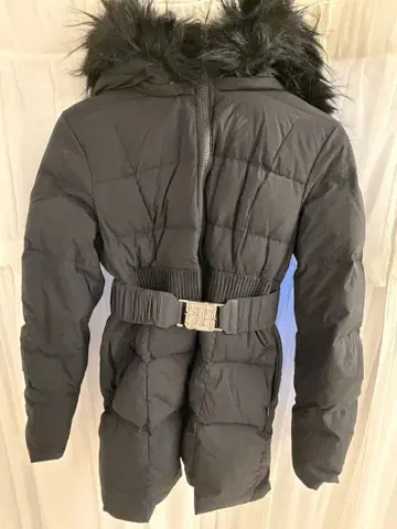 후드 부착 블랙 다운 자켓