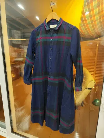 네이비 체크 무늬 긴팔 셔츠 원피스