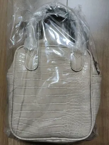 [ 미개봉 새상품 ] 합성 피혁 핸드백