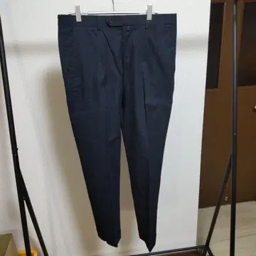 네이비 슬랙스 백 포켓 부착