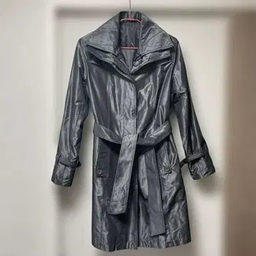 그레이 트렌치코트 광택 소재