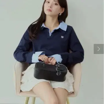 Chico 자수 카라 부착 폴로 니트 네이비