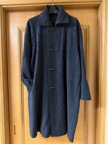 요건 레일 블랙 버튼 롱 코트