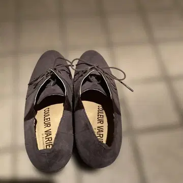 크롤 발리에 부티 같은 힐