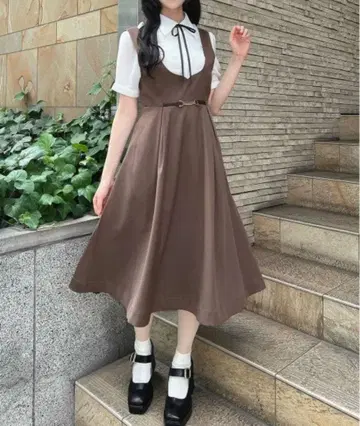 체인 비트 사용 딥 V넥 오버롤 스커트/F i.n.t