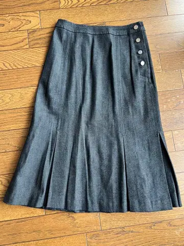 새상품급 [ 쿠미쿄쿠 ] 다크 그레이 플리츠 스커트 무릎 기장