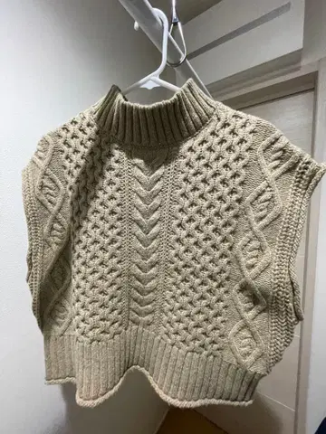 애로우즈 GREEN LABEL RELAXING 케이블 니트 베스트 베이지