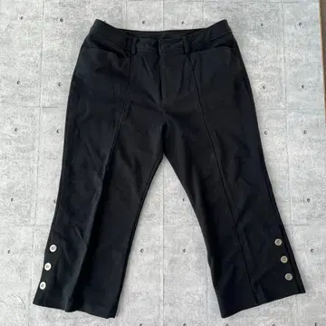 여성용 크롭 팬츠 블랙 사이드 버튼 7부 기장 블랙 성숙 캐주얼