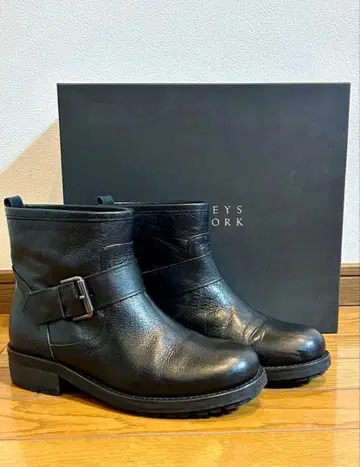 바니스 뉴욕 블랙 레더 부츠