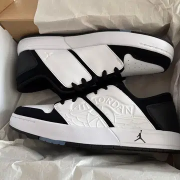 JORDAN NU RETRO 1 LOW 28.5cm