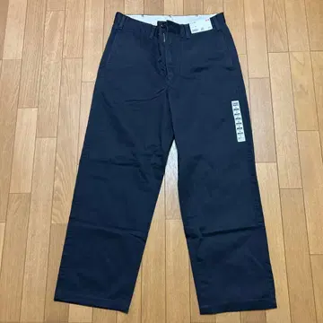 UNIQLO 다크 그레이 스트레이트 치노 팬츠 85cm